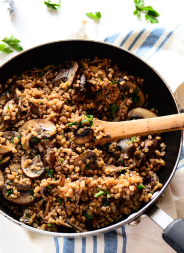 No-Fuss Garlicky Farro with Sautéed Mushrooms (vegan)