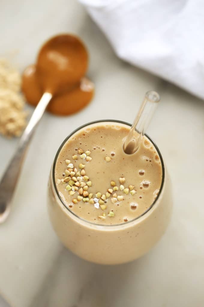 Peanut Butter & Vanilla Maca Smoothie | An energizing plant-based smoothie that tastes like a peanut butter shake!