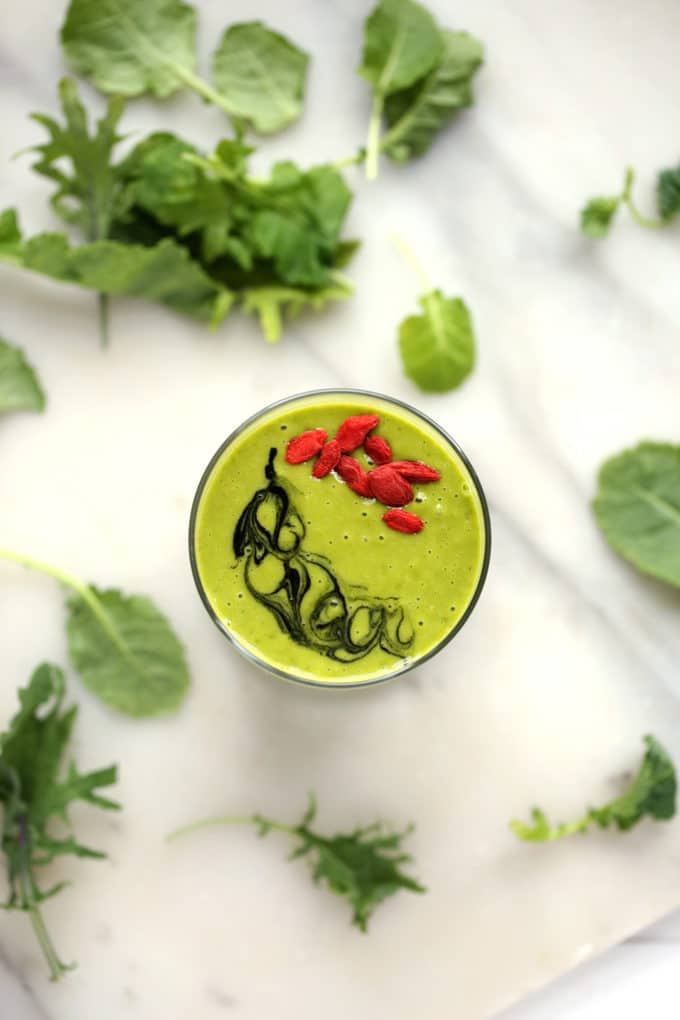 Glowing Green Mango + Kale Smoothie | A refreshing way to start the day with a dose of veggies!