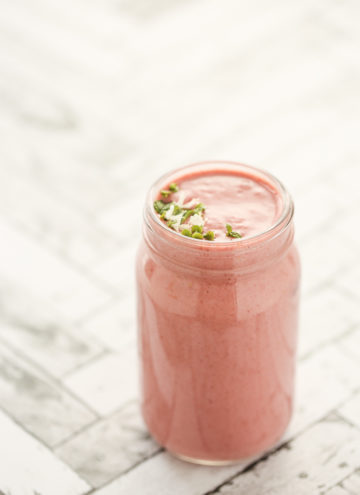 Creamy Strawberry, Cashew & Cardamom Smoothie