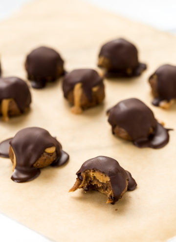 Vegan Peanut Butter Cacao Crunch Date Caramel Truffles