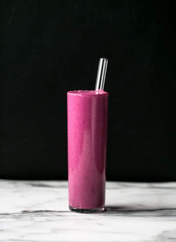 Pretty Pink Beet, Blackberry and Oat Smoothie