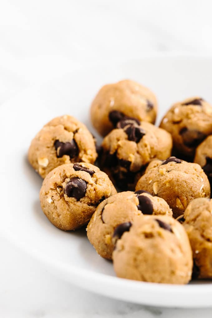 5-Minute Vegan + Gluten-Free Peanut Butter Chocolate Chip Cookie Dough | Totally bean-free yet packed with fiber!