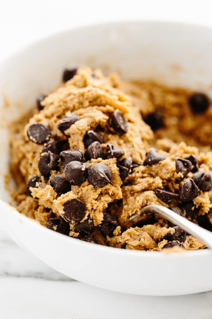 5-Minute Vegan + Gluten-Free Peanut Butter Chocolate Chip Cookie Dough | Totally bean-free yet packed with fiber!