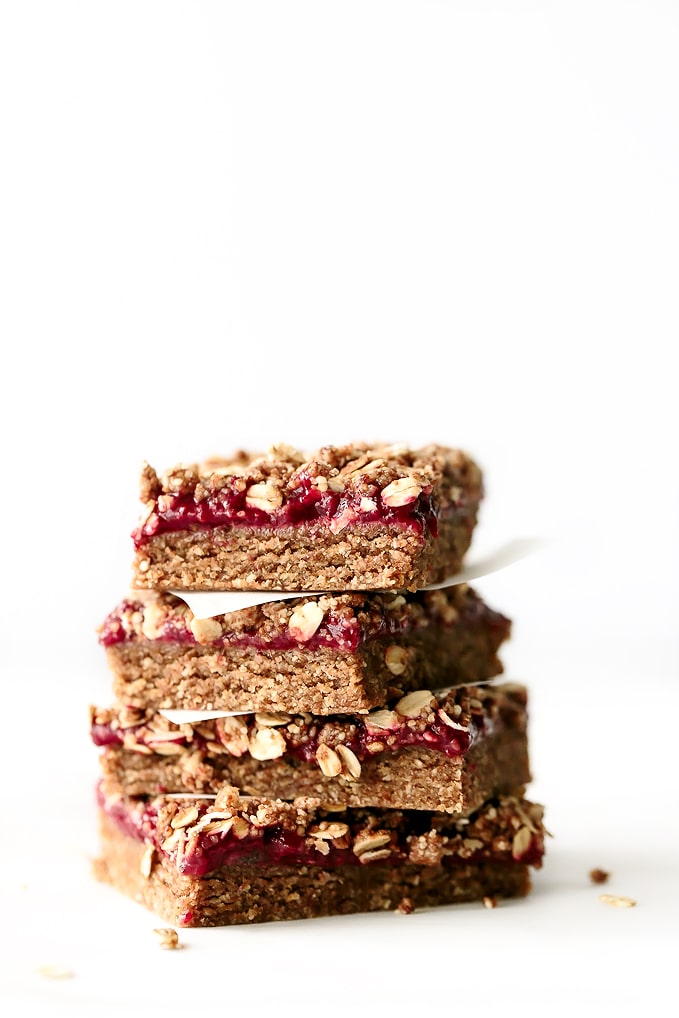 No-Bake Almond Butter & Strawberry Jam Breakfast Bars | Vegan, Gluten-Free, Refined-Sugar-Free