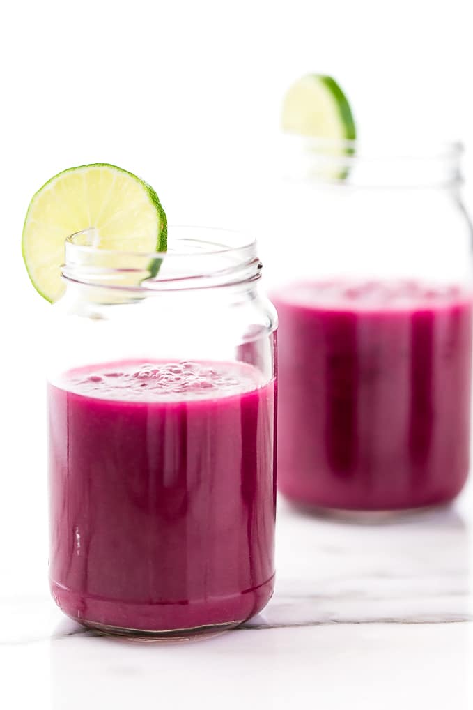 Beet-the-Heat Pink Detox Smoothie | This plant-powered smoothie is packed to the brim with detoxifying goodness + ultra refreshing!