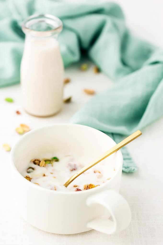 10-Minute Easy Vegan Pistachio Granola