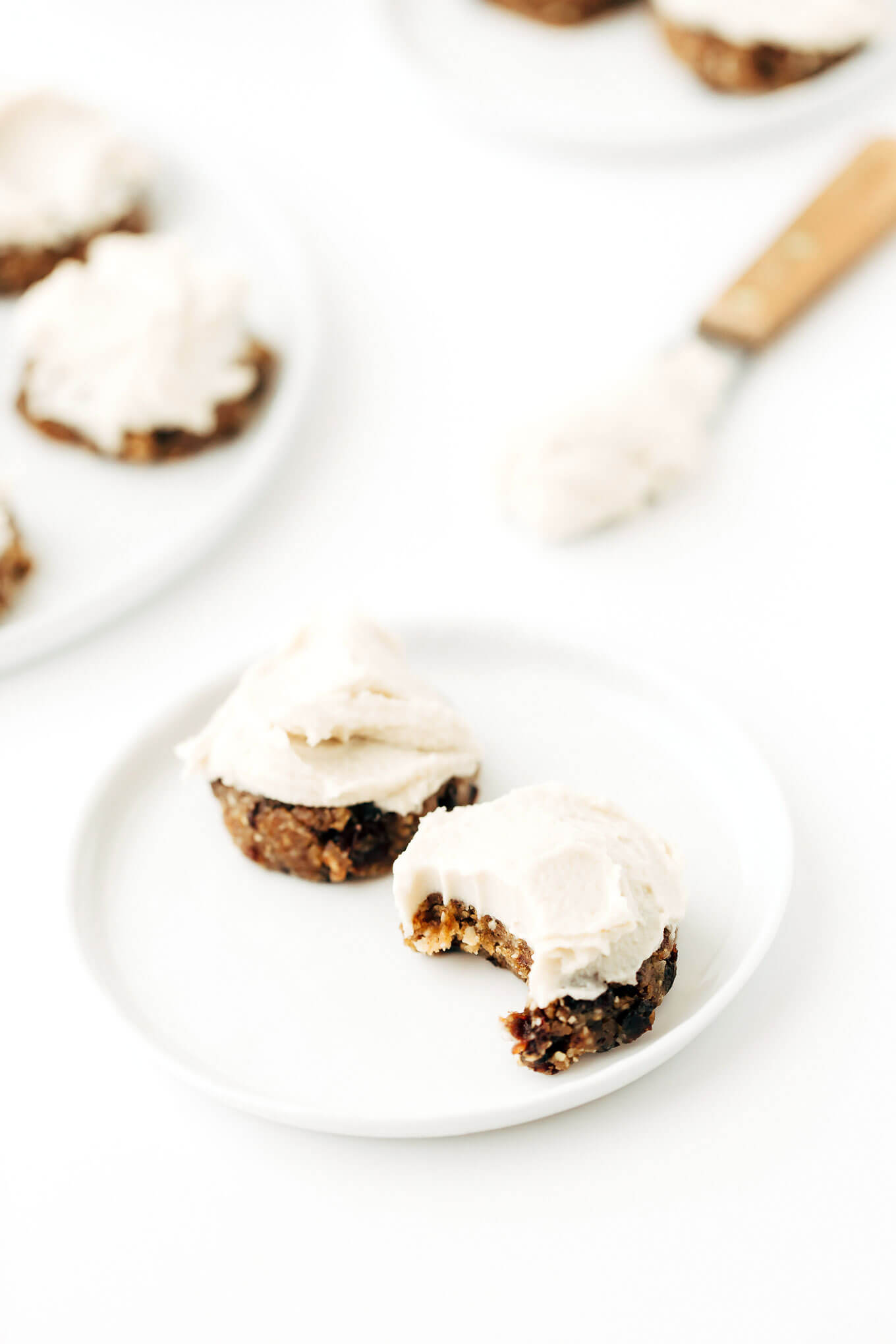 Almost Raw Vegan Oatmeal Raisin Cookies with Vanilla Cashew Buttercream