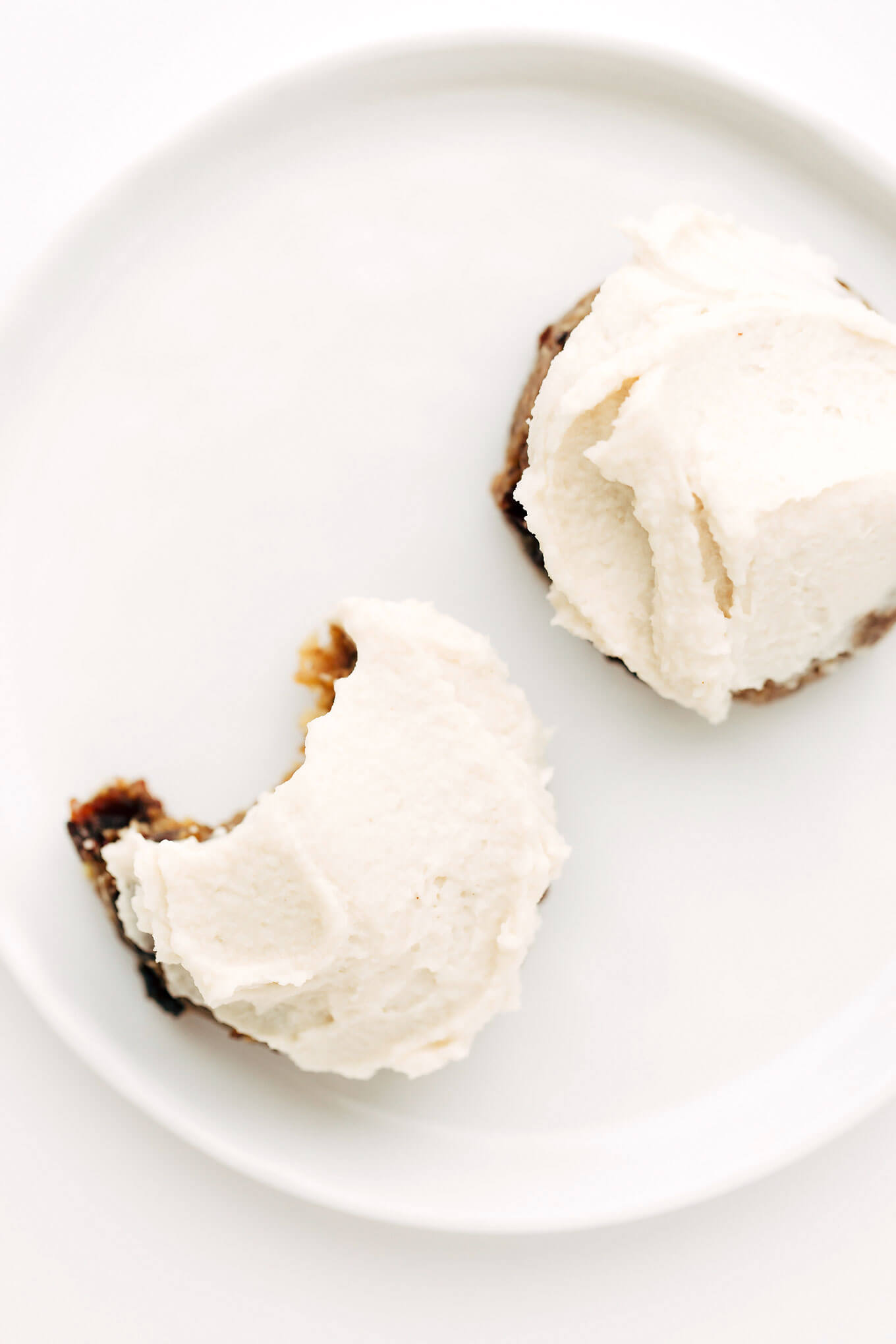 Almost Raw Vegan Oatmeal Raisin Cookies with Vanilla Cashew Buttercream