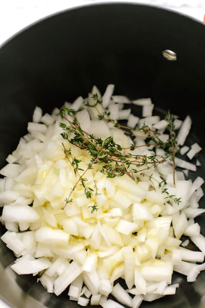 Vegan Roasted Garlic Cauliflower Soup