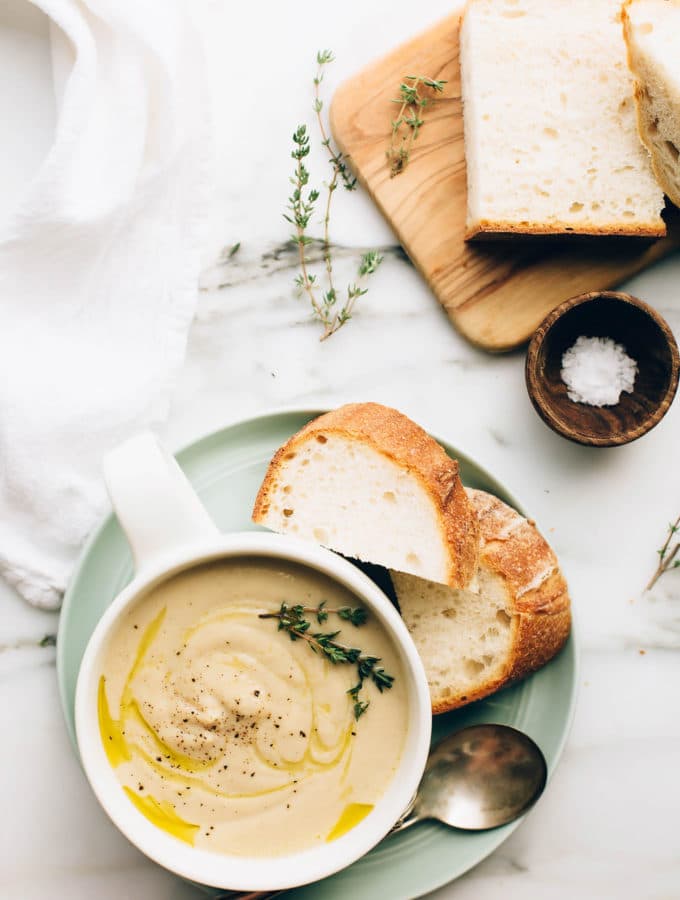 Vegan Roasted Garlic Cauliflower Soup