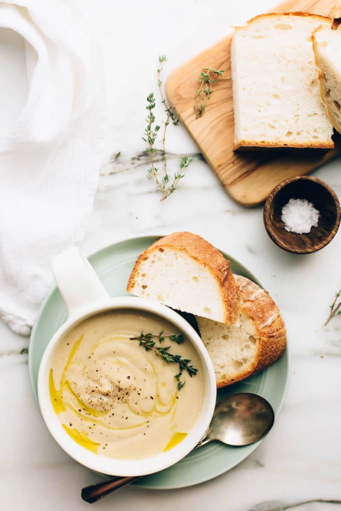 Vegan Roasted Garlic Cauliflower Soup