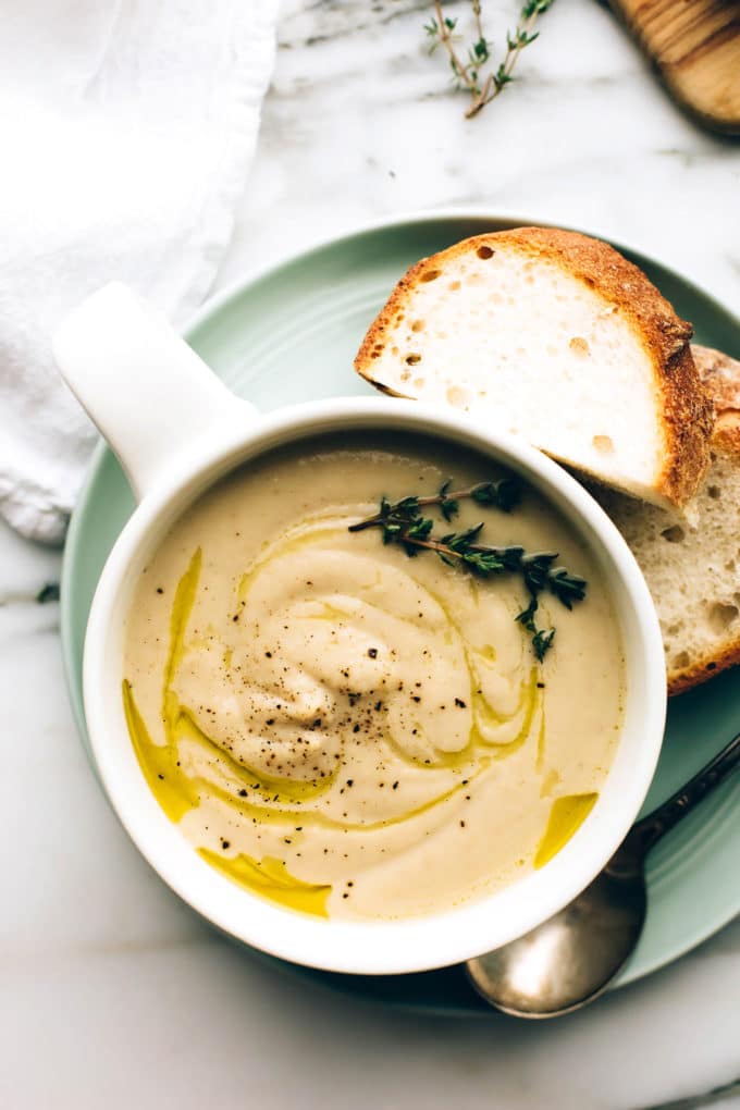 Vegan Roasted Garlic Cauliflower Soup