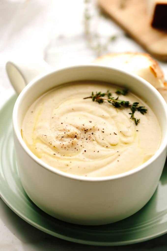 Vegan Roasted Garlic Cauliflower Soup