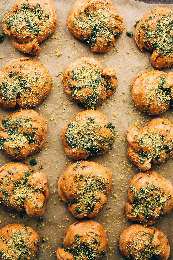 Vegan Sundried Tomato Parmesan Garlic Knots