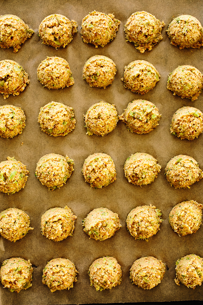 Vegan Cheesy Broccoli Quinoa Bites with Sriracha Aioli