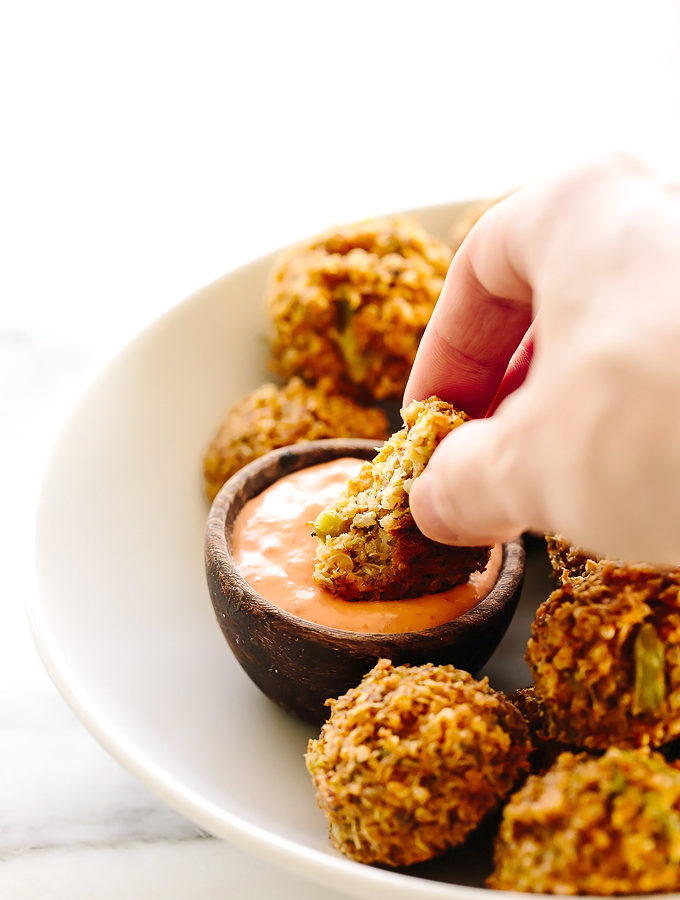 Vegan Cheesy Broccoli Quinoa Bites with Sriracha Aioli