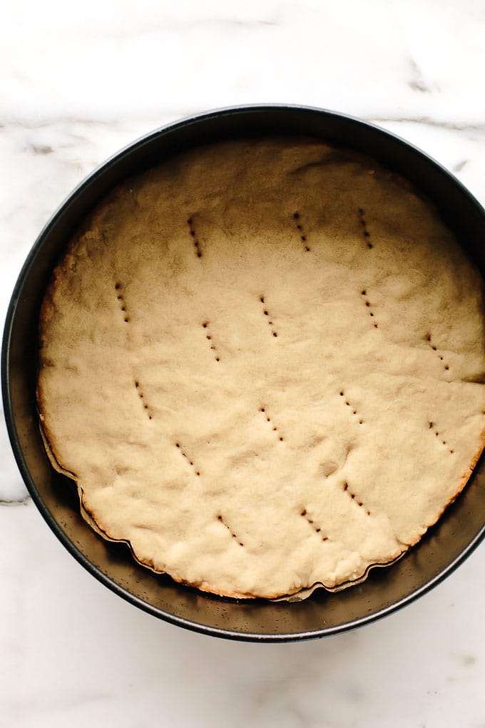 Vegan Caramel Apple Crumble Pie